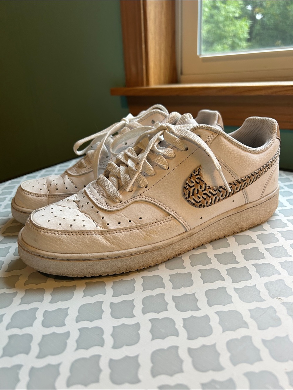 Nike “United in Victory” White Low-Top Sneakers size 9